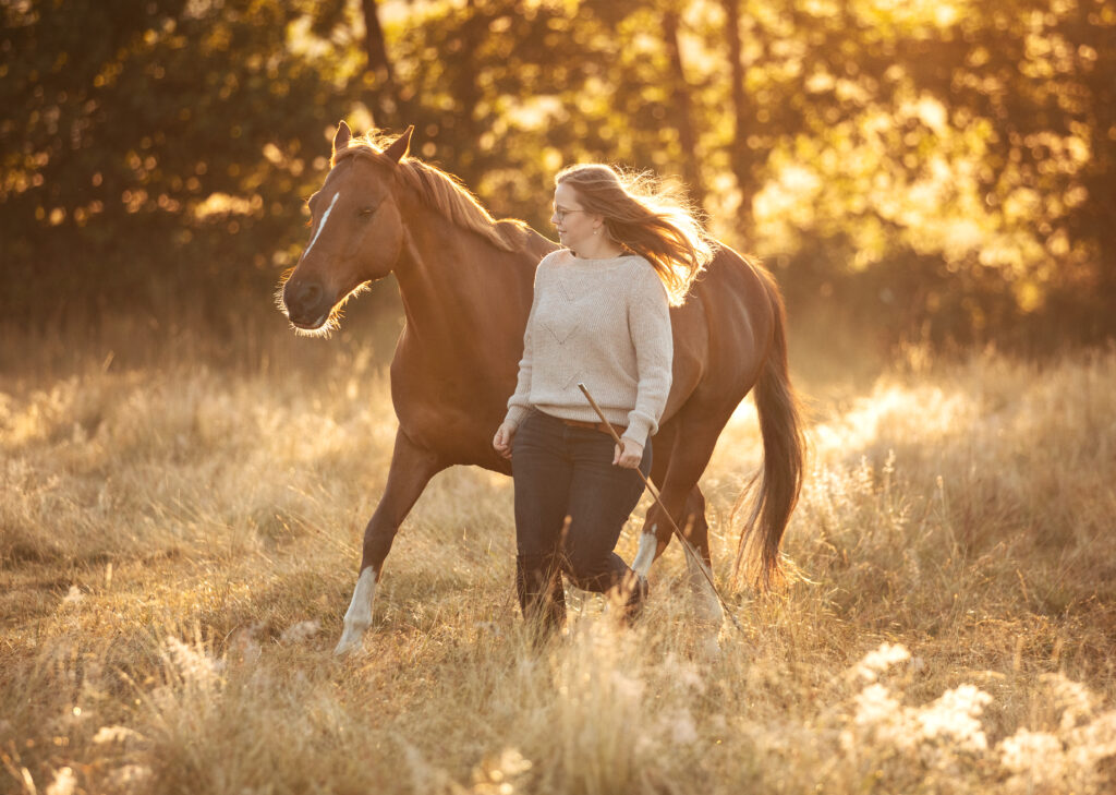 Coralie Duda Fotografie mit Pony in der Freiarbeit